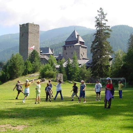 Burg Finstergrun Hostel Ramingstein Exterior photo