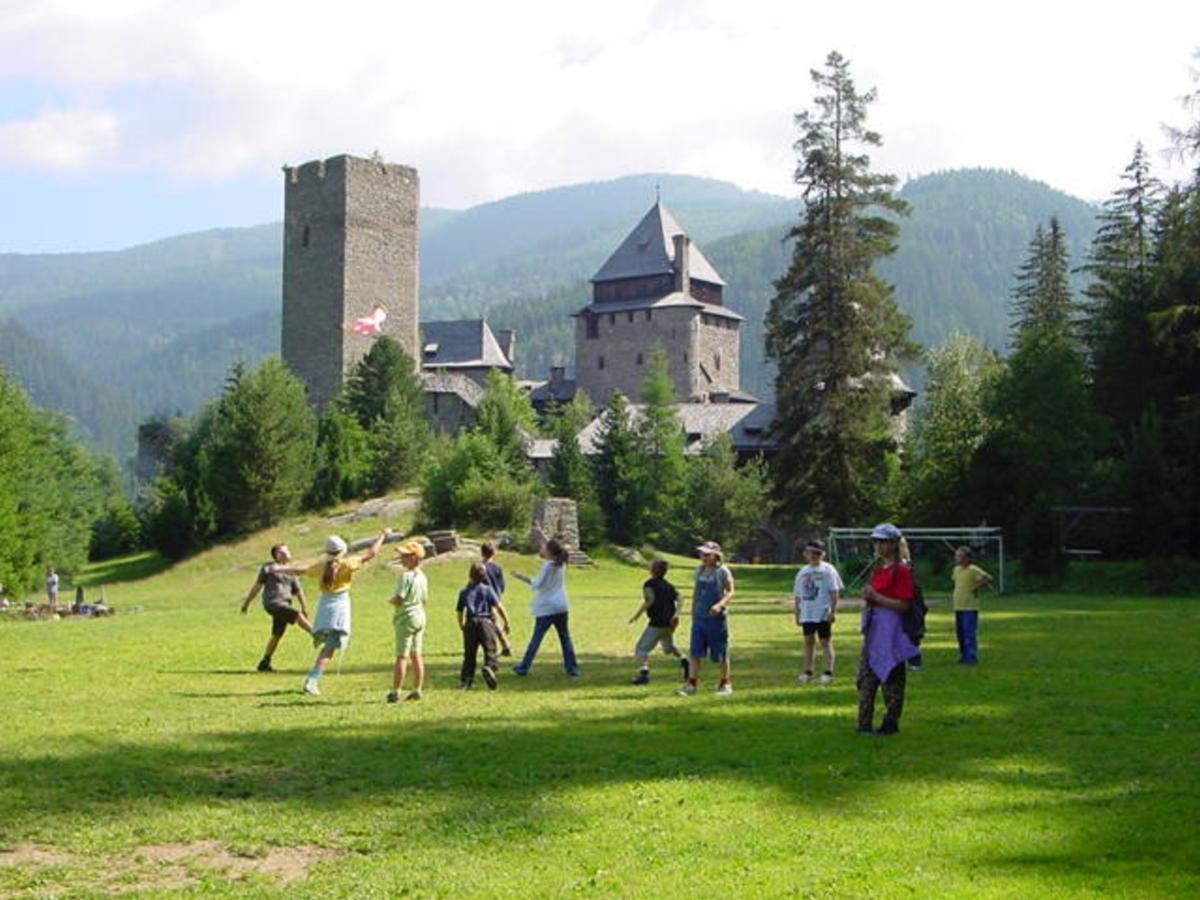 Burg Finstergrun Hostel Ramingstein Exterior photo